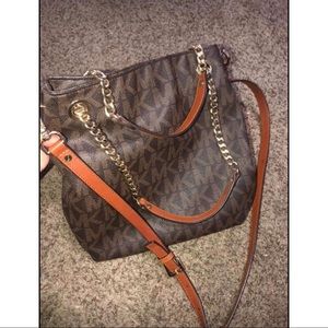 Micheal Kors (Mk) Purse!